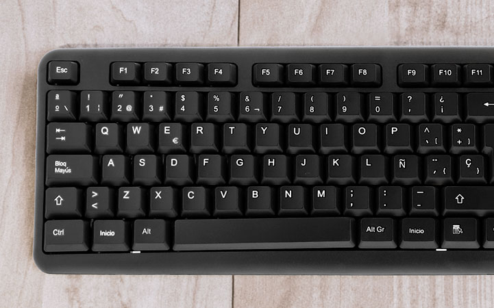 Teclado Xtech XTK092S, alambrico, Usb, español, color Negro