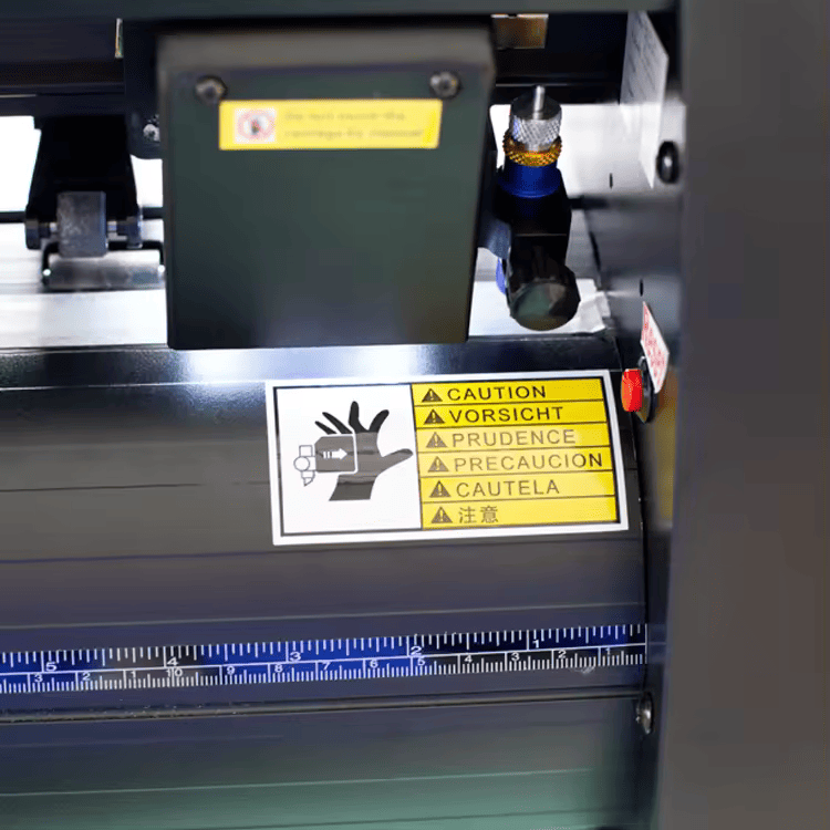 Plotter de Corte Sublime GC721ABJ: 72cm de ancho, 61cm de corte, Velocidad maxima de corte 800mm/s, Fuerza de corte 10 hasta 500g, materiales hasta 1 mm de grosor, puertos COM, USB, + U-Disk, Laser para contornos automatico, Incluye licencia Anycut